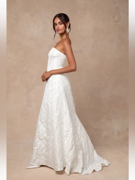 Lulus Dresses & Skirts - NWT Lulus Tressa White Floral Jacquard Strapless Maxi Dress
